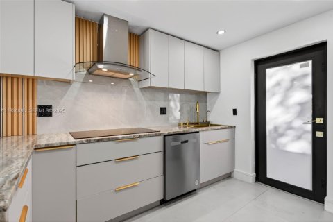 Casa en venta en Pompano Beach, Florida, 3 dormitorios, 121.61 m2 № 1992954 - foto 13