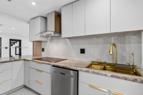 Casa en venta en Pompano Beach, Florida, 3 dormitorios, 121.61 m2 № 1992954 - foto 10