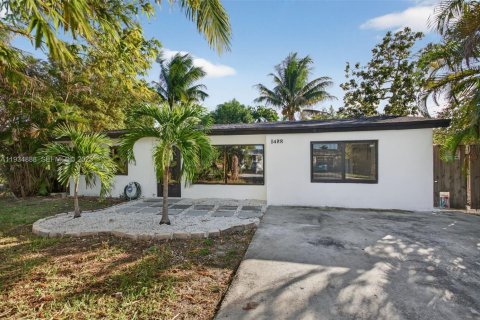 Casa en venta en Pompano Beach, Florida, 3 dormitorios, 121.61 m2 № 1992954 - foto 1