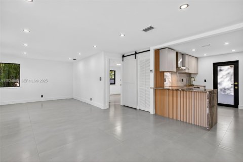 Casa en venta en Pompano Beach, Florida, 3 dormitorios, 121.61 m2 № 1992954 - foto 5