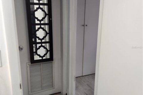 Condo in Tampa, Florida, 1 bedroom № 2210933 - photo 29