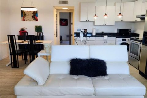 Condo in Tampa, Florida, 1 bedroom № 2210933 - photo 4