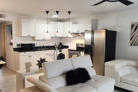 Condo in Tampa, Florida, 1 bedroom № 2210933 - photo 7
