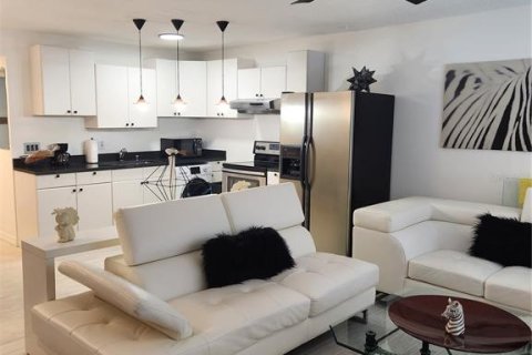 Condo in Tampa, Florida, 1 bedroom № 2210933 - photo 3