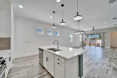 House in Apollo Beach, Florida 3 bedrooms, 205.22 sq.m. № 1527490 - photo 4