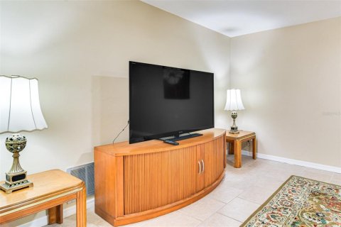 House in Clearwater, Florida 3 bedrooms, 128.21 sq.m. № 1876511 - photo 8