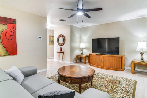 House in Clearwater, Florida 3 bedrooms, 128.21 sq.m. № 1876511 - photo 6