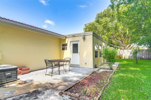 House in Clearwater, Florida 3 bedrooms, 128.21 sq.m. № 1876511 - photo 5