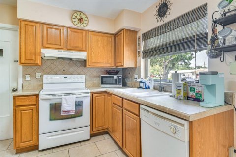House in Clearwater, Florida 3 bedrooms, 128.21 sq.m. № 1876511 - photo 10