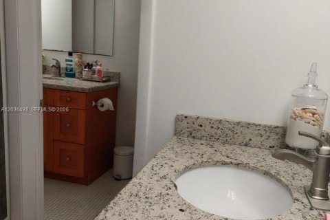 Copropriété à louer à Miami, Floride: 1 chambre, 76.74 m2 № 2084378 - photo 9