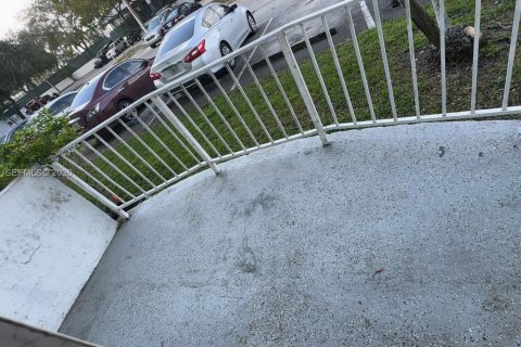 Copropriété à louer à Miami, Floride: 1 chambre, 76.74 m2 № 2084378 - photo 3
