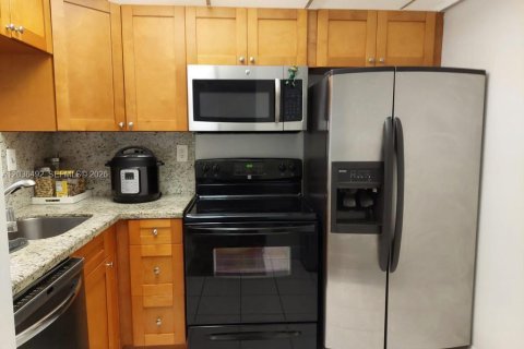 Copropriété à louer à Miami, Floride: 1 chambre, 76.74 m2 № 2084378 - photo 2