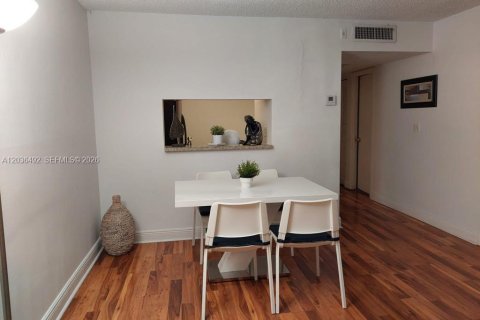 Copropriété à louer à Miami, Floride: 1 chambre, 76.74 m2 № 2084378 - photo 4