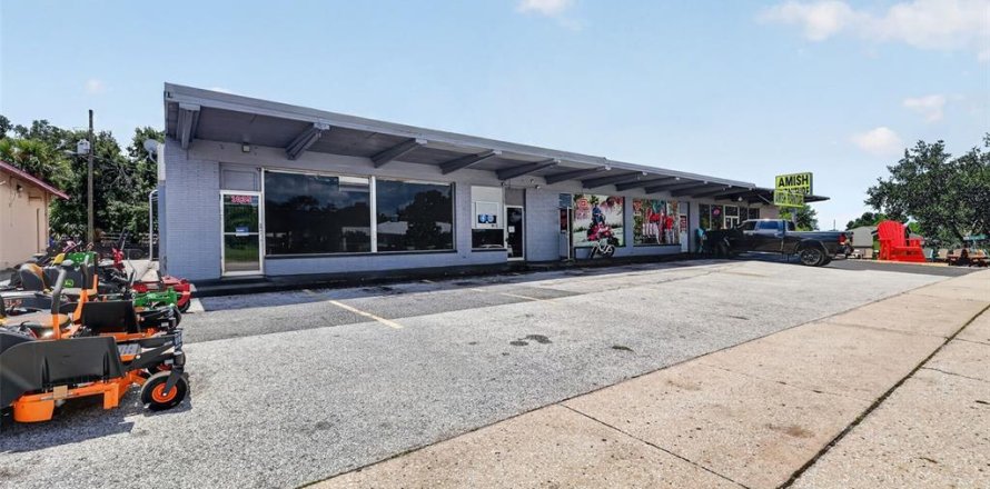 Commercial property in Clermont, Florida 263.84 sq.m. № 2310581