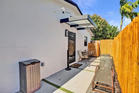 Commercial property in Hollywood, Florida 1 bedroom, 41.81 sq.m. № 2056926 - photo 6