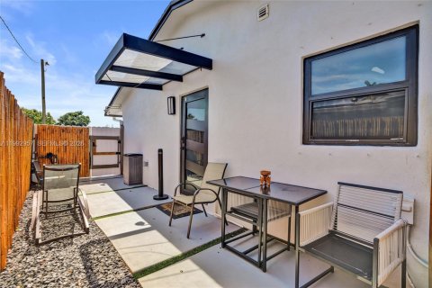 Commercial property in Hollywood, Florida 1 bedroom, 41.81 sq.m. № 2056926 - photo 7