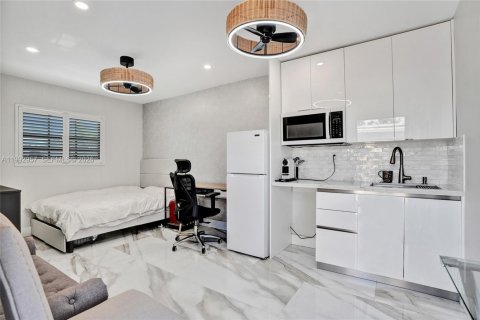 Commercial property in Hollywood, Florida 1 bedroom, 41.81 sq.m. № 2056926