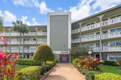 Купить кондоминиум в Коконат Крик, Флорида 2 спальни, 107.4м2, № 2050056 - фото 1