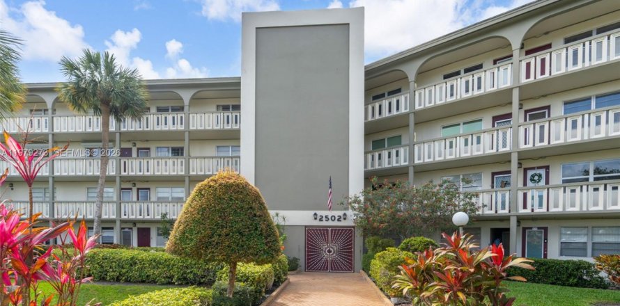 Кондоминиум с 2 спальнями в Коконат Крик, Флорида № 2050056