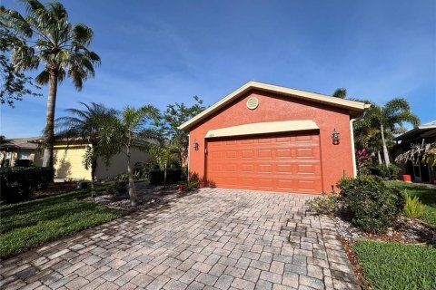 House in Poinciana, Florida 2 bedrooms, 116.87 sq.m. № 2280039