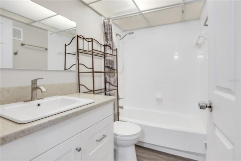Condo in Orlando, Florida, 2 bedrooms  № 2400135 - photo 9