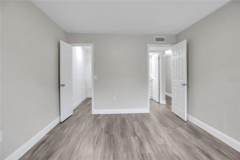 Condo in Orlando, Florida, 2 bedrooms  № 2400135 - photo 12