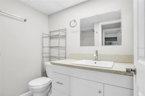 Condo in Orlando, Florida, 2 bedrooms  № 2400135 - photo 13
