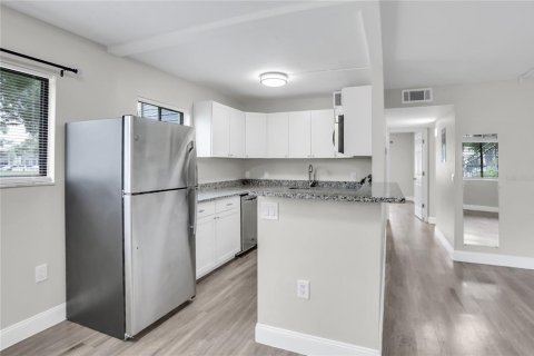 Condo in Orlando, Florida, 2 bedrooms  № 2400135 - photo 5