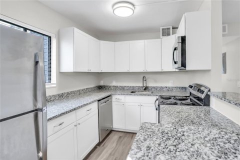 Condo in Orlando, Florida, 2 bedrooms  № 2400135 - photo 6