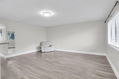 Condo in Orlando, Florida, 2 bedrooms  № 2400135 - photo 8