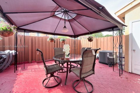 Copropriété à vendre à Miami, Floride: 3 chambres, 140.75 m2 № 1895946 - photo 10