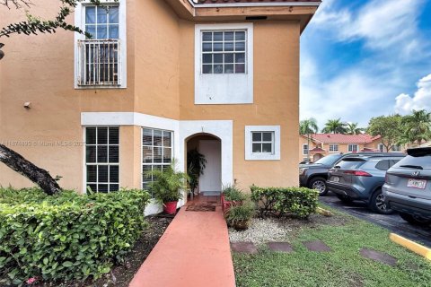 Copropriété à vendre à Miami, Floride: 3 chambres, 140.75 m2 № 1895946 - photo 1