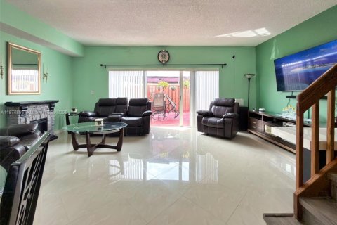 Copropriété à vendre à Miami, Floride: 3 chambres, 140.75 m2 № 1895946 - photo 4