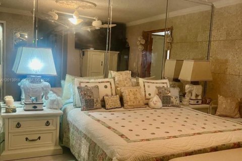 Villa ou maison à vendre à Miami, Floride: 4 chambres, 313.36 m2 № 2076337 - photo 9