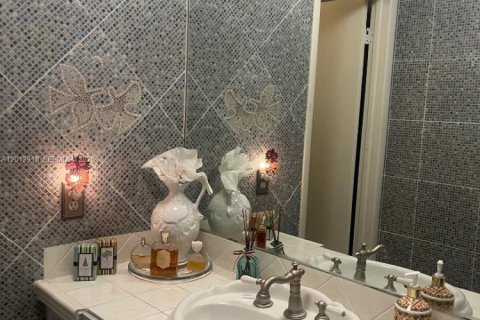 Villa ou maison à vendre à Miami, Floride: 4 chambres, 313.36 m2 № 2076337 - photo 8