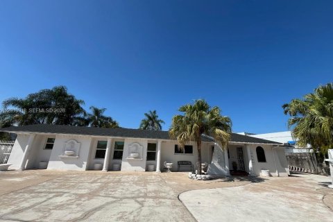 Villa ou maison à Miami, Floride 4 chambres, 313.36 m2 № 2076337