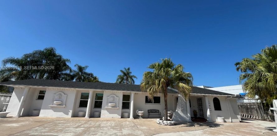 Villa ou maison à Miami, Floride 4 chambres, 313.36 m2 № 2076337