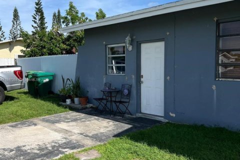 Villa ou maison à vendre à Miami, Floride: 3 chambres № 2013750 - photo 5