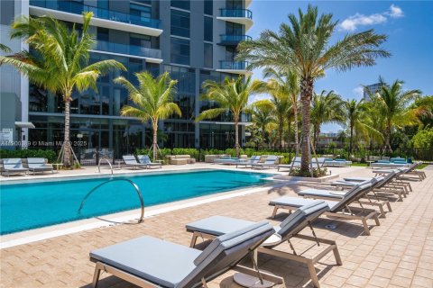 Condominio en alquiler en Hallandale Beach, Florida, 2 dormitorios, 117.43 m2 № 1952693 - foto 1