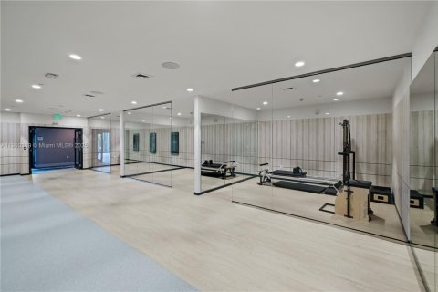 Condominio en alquiler en Hallandale Beach, Florida, 2 dormitorios, 117.43 m2 № 1952693 - foto 24