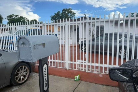 House in Miami, Florida 3 bedrooms, 97.08 sq.m. № 1946242 - photo 4