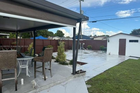 House in Miami, Florida 3 bedrooms, 97.08 sq.m. № 1946242 - photo 23