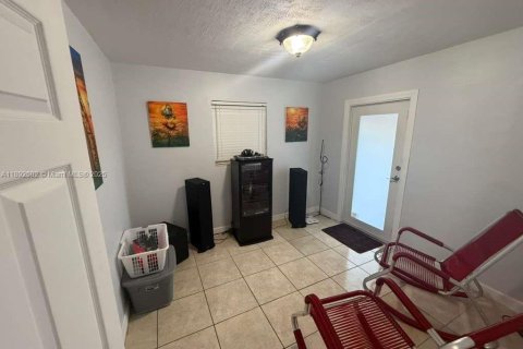 House in Miami, Florida 3 bedrooms, 97.08 sq.m. № 1946242 - photo 21