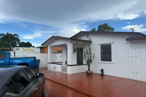 House in Miami, Florida 3 bedrooms, 97.08 sq.m. № 1946242 - photo 3