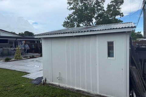 House in Miami, Florida 3 bedrooms, 97.08 sq.m. № 1946242 - photo 30