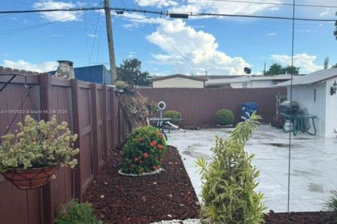 House in Miami, Florida 3 bedrooms, 97.08 sq.m. № 1946242 - photo 24