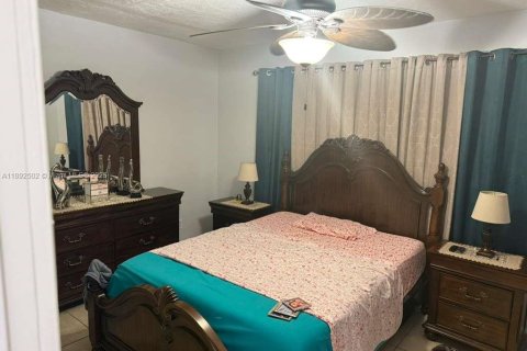 House in Miami, Florida 3 bedrooms, 97.08 sq.m. № 1946242 - photo 16