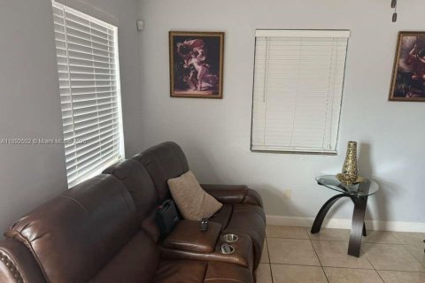 House in Miami, Florida 3 bedrooms, 97.08 sq.m. № 1946242 - photo 8
