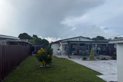 House in Miami, Florida 3 bedrooms, 97.08 sq.m. № 1946242 - photo 29