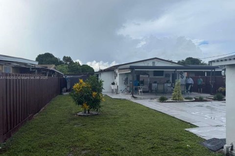 House in Miami, Florida 3 bedrooms, 97.08 sq.m. № 1946242 - photo 26